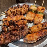 Kushiyaki Sakaba Kemuri Aramaki Ten - 焼き鳥　各100円+税