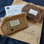 シフォンケーキのお店 C.C.C. - 手前がマロン、奥がビターチョコ