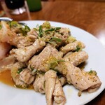 Tairiku - ホルモンとなんこつ。軟骨は鳥のやつでした。メニューに何の肉か書いて欲しい…(豚なんこつだと思って注文)