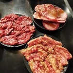 Yakiniku TAKATOEN - 和牛カルビ定食（中）　1500円 ハラミ定食（中）　　　1800円 タン塩定食（中）　　　1800円