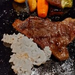 Sonoda Steak House - ご飯をステーキ皿に移して