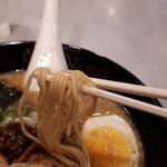 Ramen Kagetsu Arashi Yokodaiekimaeten - なぜか細麺