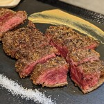 MEAT SALON Nikuyoshi - 牛カツの断面♪