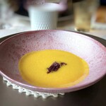 RISTORANTE＆BAR EVOLTA - ＊クインシーメロンのズッパ　ポルト酒のゼリー・・メロンの甘みなのか、甘みの強いスープ。小量なので頂けますが、多いとくどいかも。