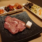 Kobe Gyuu Private rooms Yakiniku Te Changgum Sannomiya Sohonten - 特上厚切りタン&キムチ盛合&ナムル盛合