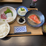 神津島 龍宮 - 料理写真:魚の煮付けと赤イカ地魚刺身定食　（地金目鯛　煮付け）