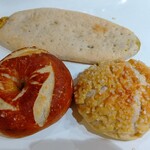 桑の実 - 大豆野菜カレーナン。ざらめザクザクの豆乳メロンパン。しょっぱいプレッツェルベーグル。