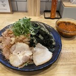 Tsukemen Honpo Karabu Inokuchi Ten - のりかつおつけ麺大(1.5玉)￥1,050トッピングキャベツ￥130辛さ30