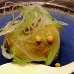 貫路 - 春キャベツの手鞠。中は煮穴子とごはん。粒あられが香ばしいです♪