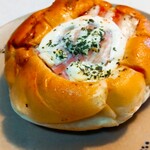 Fresh Bakery Noah Hon Ten - ゴジラのたまご(￥140)。
                      茹で卵がゴロンと！