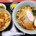 新華楼 - 平日お昼限定ラーメンセット　ラーメン＋麻婆豆腐丼　850円