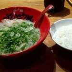 ラー麺 ずんどう屋 - ネギラーメンとジャミラライス。