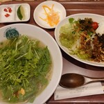 Vietnamese Pho no Mise Hirakata Ten - 鶏ふぉーとガパオライスセット