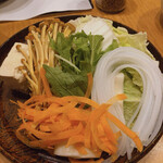 Shabu Shabu Sukiyaki Dontei Toda Ekimae Ten - お野菜盛り合わせ♪