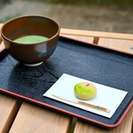 六義園 吹上茶屋 - 料理写真:上生菓子と抹茶(温)のセット＠税込850円