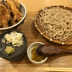 Ishi Usu Biki Soba Ishiraku - 2022/9/9 ランチで利用。海老天丼と自家製二八蕎麦(1,540円)