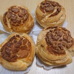 Patisserie De Joie - 谷地シュー200円×4個