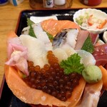 居酒屋 あまやどり - 秋のイクラと海鮮あふれ丼 1,500円(税込)