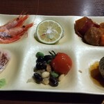 伊東ホテルジュラク - 甘海老、秋刀魚、秋野菜の黒酢和え、真鯛、豆、さざえ