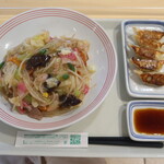 Ringer Hut Pasaru Makuhari Ueri Ten - 皿うどんとぎょうざ