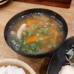 Seafood Izakaya Sannomiya Sanchoku Ichiba Sankita Dori Ten - 味噌汁と思ってたら