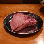 Yakiniku BAN Shinkai Chi Ten - 人気の極厚タン！じっくり全面焼いていただきマスターがカットします。