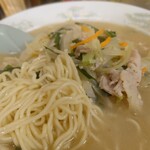 Chinese Ichiban - "プリップリ"なのに"パッツン"の初食感細麺。