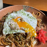 Yakisoba Ya Ko - 黄身を崩して