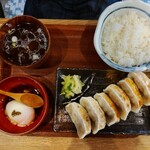 Nikujiru Gyoza no Dandadan Kichijoji Ten - 肉汁焼き餃子定食