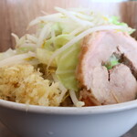 JUNK GARAGE Kawagoe Kodzutsumi Ten - ラーメン（大盛）＋ヤサイ増しショウガトリプル