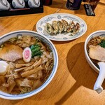 いけまつ -   ワンタン麺700円  餃子400円   ラーメン700円