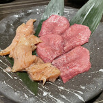 Sumiyakiniku Ishidaya. Toa Road - タンと何かの肉