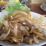 馬場南海 - 追加メニューの生姜焼きは、たっぷりキャベツとカイワレ大根がついて250円は絶対お得です