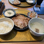 Gyutan Ijichi Ochanomizu Waterasu Ten - 味噌漬け豚定食