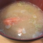 佐渡が鮨 - サービスの〆の味噌汁（牡丹海老と甘エビの頭入）