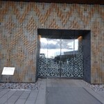 Kokuritsu Ainu Minzoku Hakubutsukan Museum Shop - こちらの施設では 「アイヌ古式舞踊」や ムックリ（口琴）の楽器演奏 といった伝統芸能を観賞