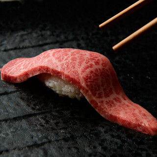 The best [Japanese black beef nigiri] that fills your mouth with the rich flavor of Japanese beef