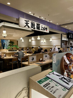 Ebino Ya Yodobashi Umeda Ten - 明るい店内