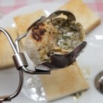 Escargot Bokujou - ソースはブルギニオンバターではなく、パセリやニンニク、レモンの酸味もある。