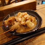 Sasayasa - 煮込み3串で660円やけど店主がひとつはキャベツにするか聞いてくれたので後から出してもらう 202212