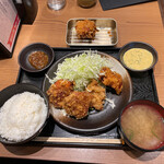 TORI-SEN Nishi Kasai Ten - から揚げ定食＋単品唐揚げ＋単品タルタルソース。