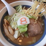 8 Ban Ramen Sabae Ten - 味噌ラーメン。８のかまぼこが、良いでしょう～。