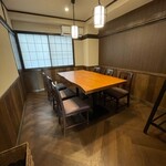 Dining bar Port Ellen - 最大8名まで利用できる個室です。