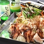 コリアン イザカヤ 龍 - 料理写真:当店人気の鉄板ホルモンをお楽しみください♪