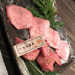 Sumiyakiniku Ishidaya. Toa Road - 極み厚切りタンは絶対オススメ。