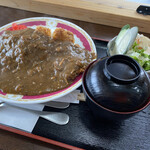 食事処しんや - 料理写真:豚かつカレー