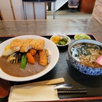 福るる - カツカレー1050円　そば350円