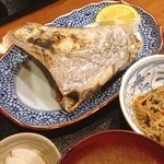 酒仙処はくら - ランチ。マグロのカマ塩焼き。