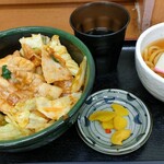 屏風山パーキングエリア（下り） スナックコーナー - 豚味噌炒め丼とミニうどん、￥880。いつもながら好印象な接客です。