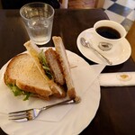 Sapporo Coffee Kan Hon Ten - とんかつグリルサンド  @660円也。改めて「午後の珈琲」を頼んだけど、お会計では「お代わり」扱い（割安）でした。